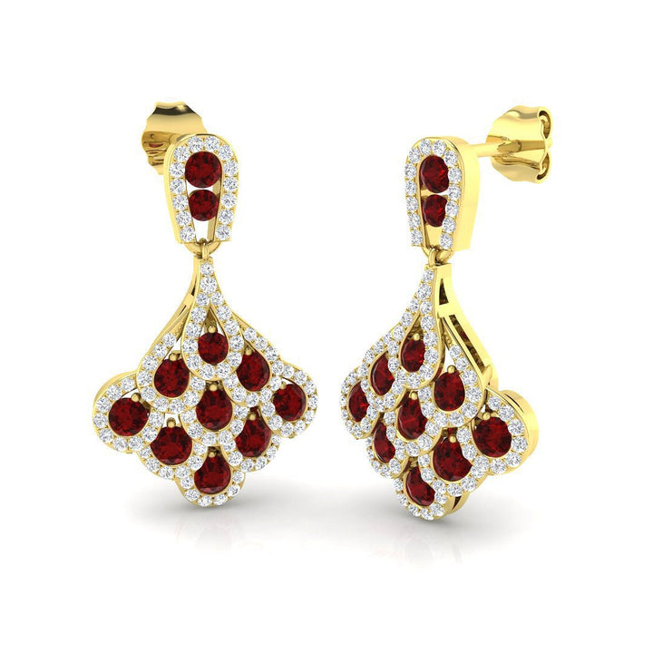 Aretes colgantes de diamantes y rubíes de 2,20 ct en oro amarillo de 18 k