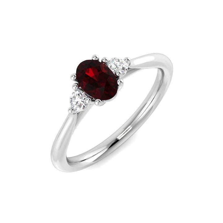 Rubí de 0,54 ct con anillo trilogía de diamantes de 0,16 ct en oro blanco de 18 k