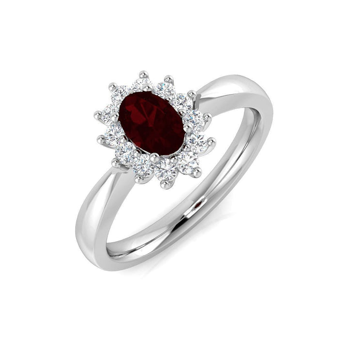 Anillo de racimo de diamantes de 0,20 ct con rubí ovalado de 0,50 ct en platino