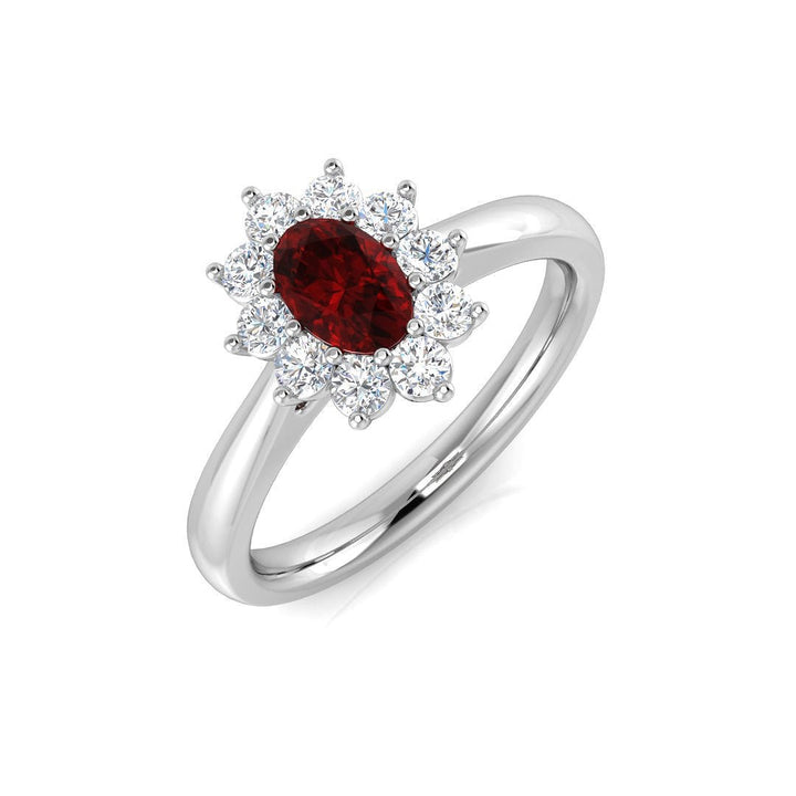 Anillo ovalado de rubí de 0,50 ct con racimo de diamantes de 0,30 ct en oro blanco de 18 k