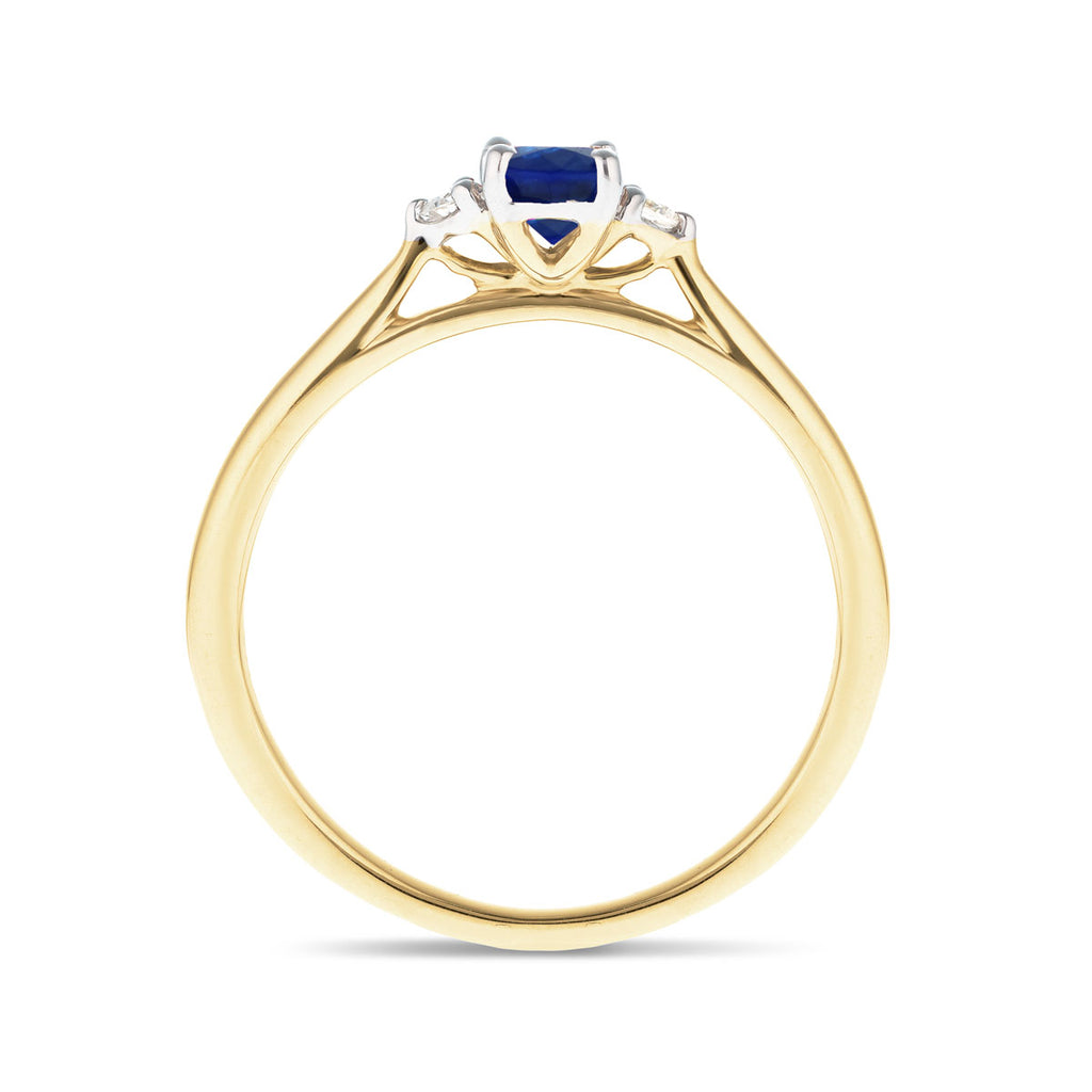 Zafiro azul 0.60ct Diamante 0.06ct Anillo de tres piedras Oro amarillo 9k